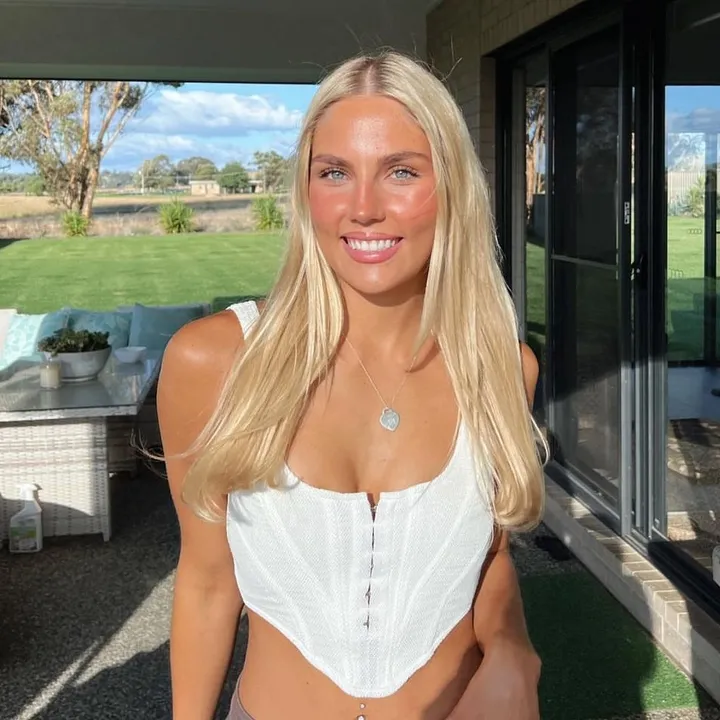 @zoeelliott17