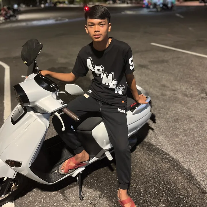 pete_apichai
