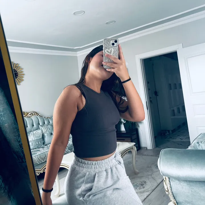 @elayyllomm