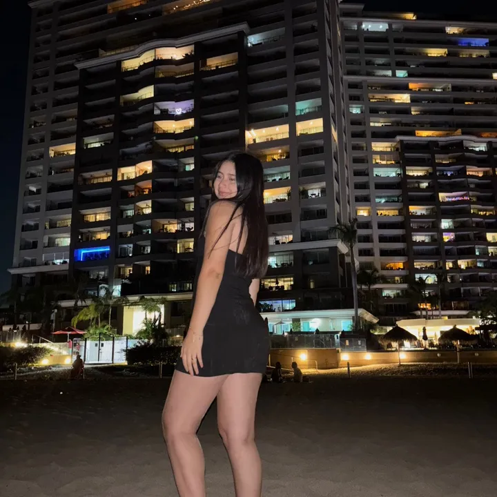 ariana_delg
