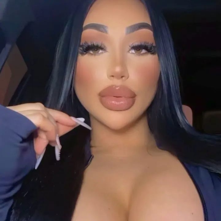 @caitlindcarina