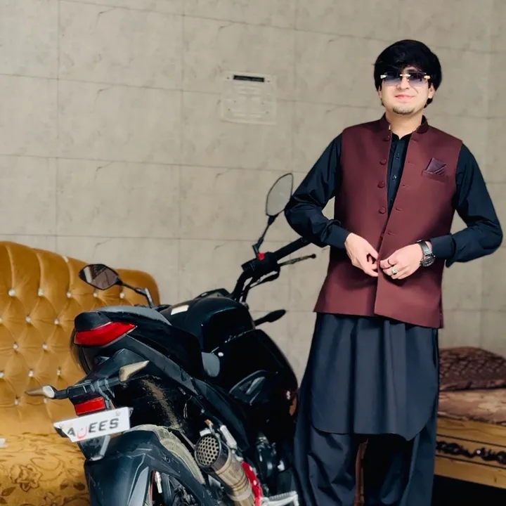 khan_anees3