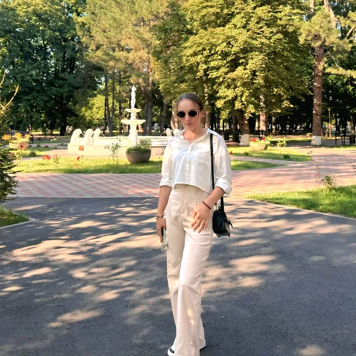 magda_b99k