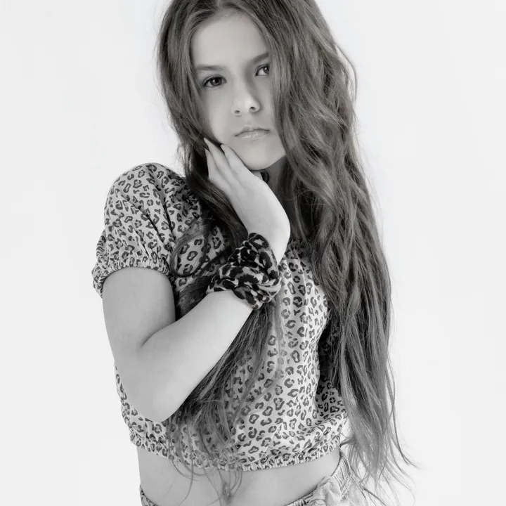 @alicia_deschanel