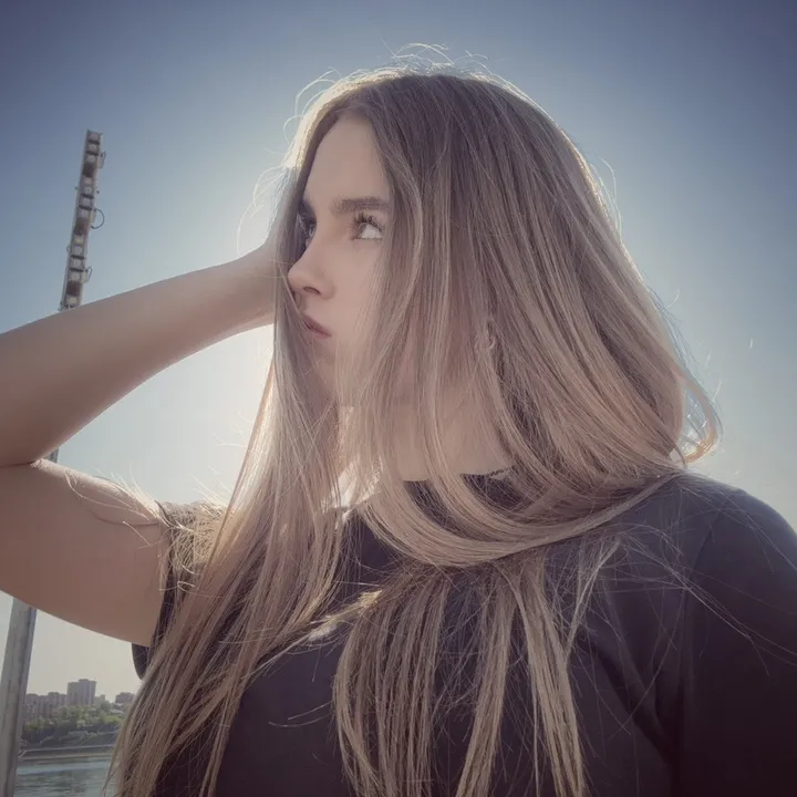 @wwwmevelina