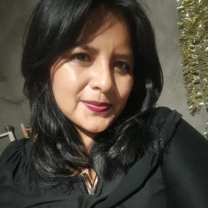 roxioguano_eys