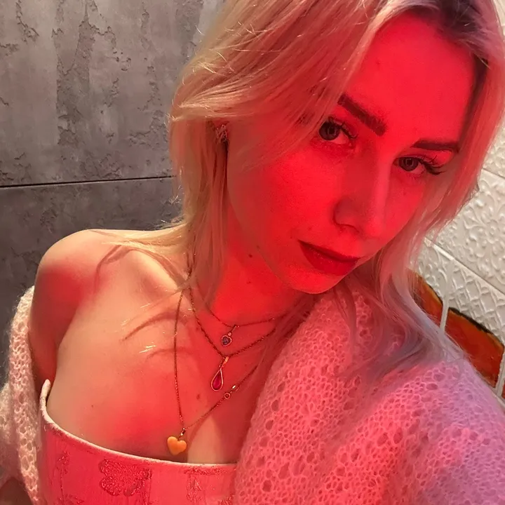 @lolyamaki