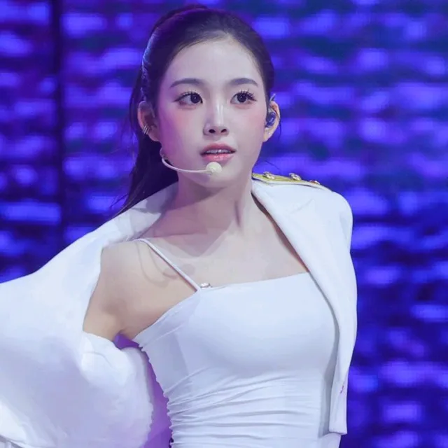 kira.on.stage