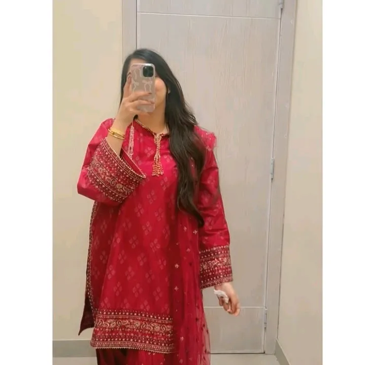 @zoya_baloch_4