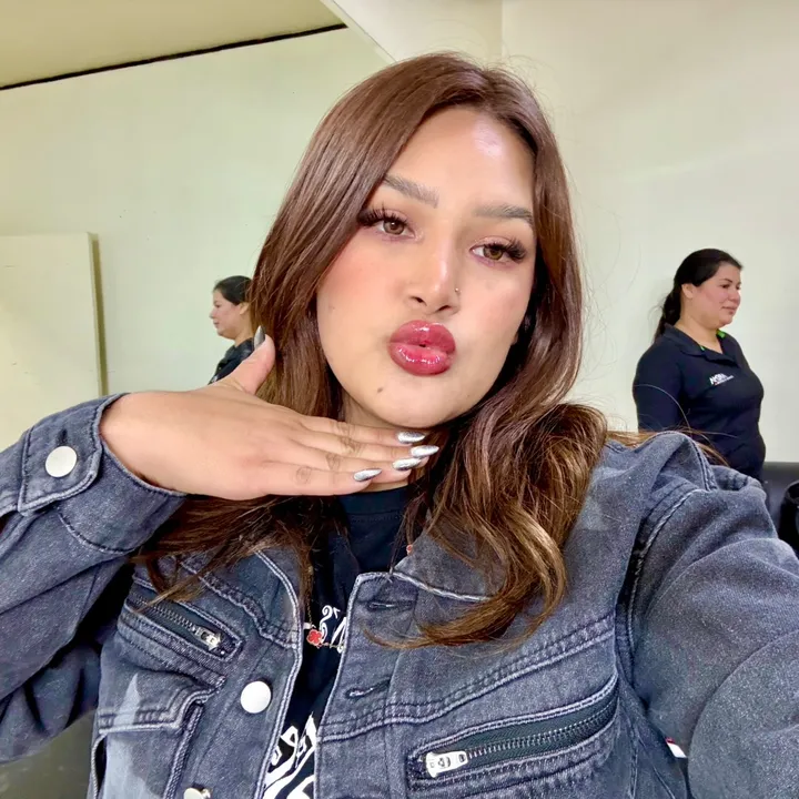 @keniaacamachoo