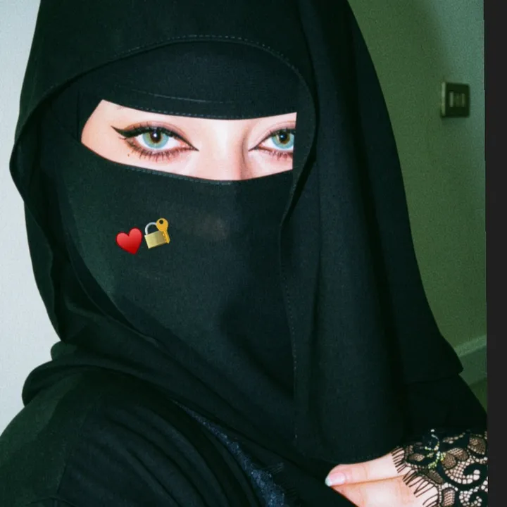 the_queen1_official