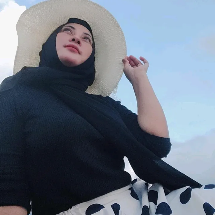 @sherlymunawaroh