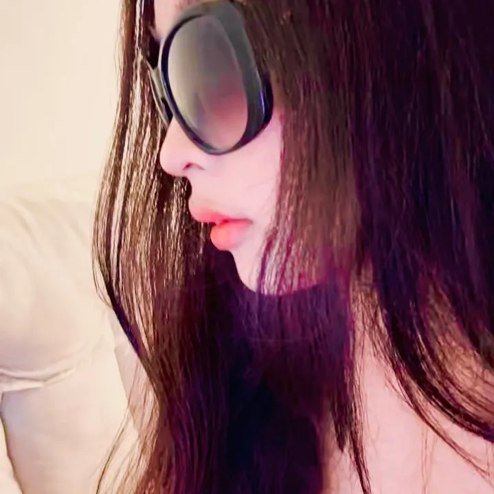@hylorrena