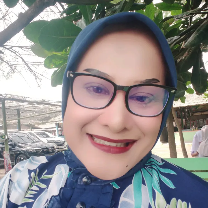 kiky_adhesta