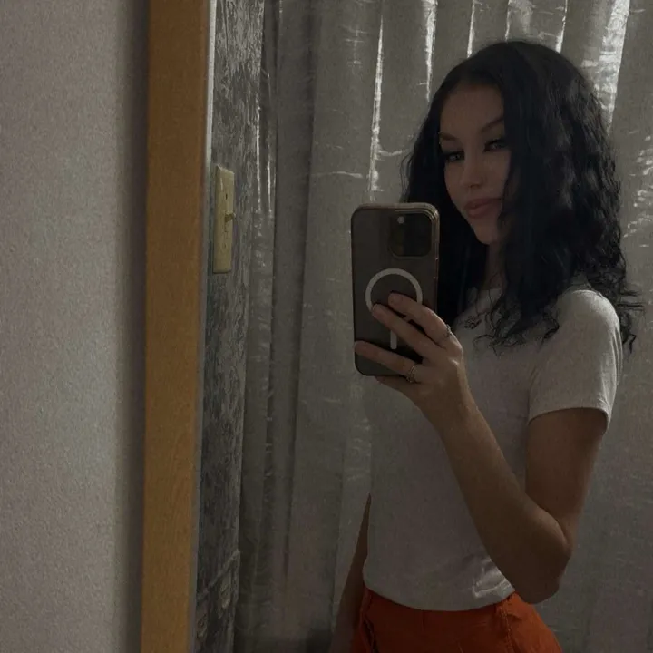 megannowlanxo