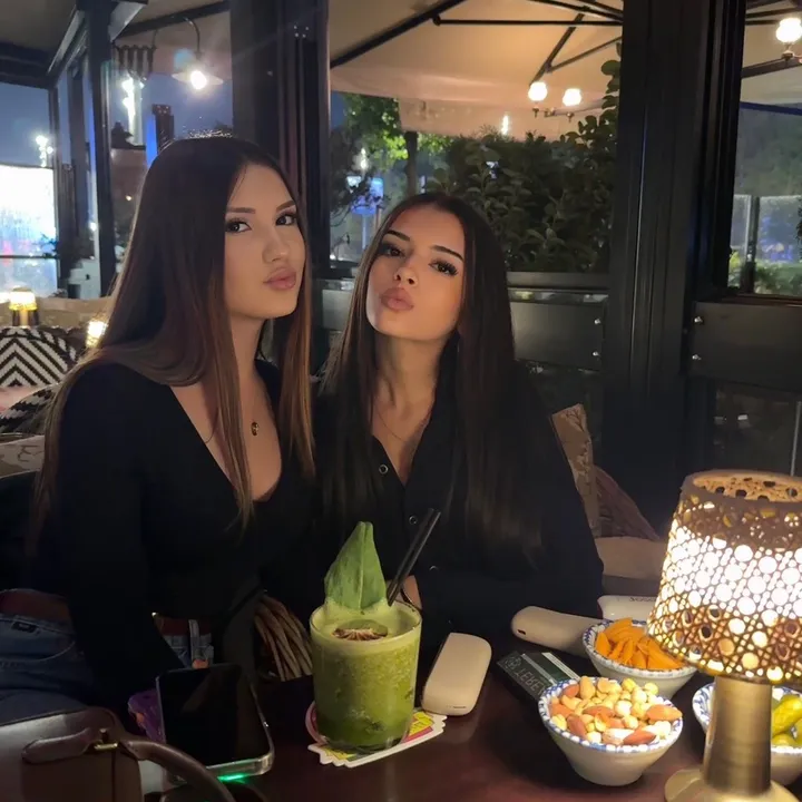 ellaakyuzz