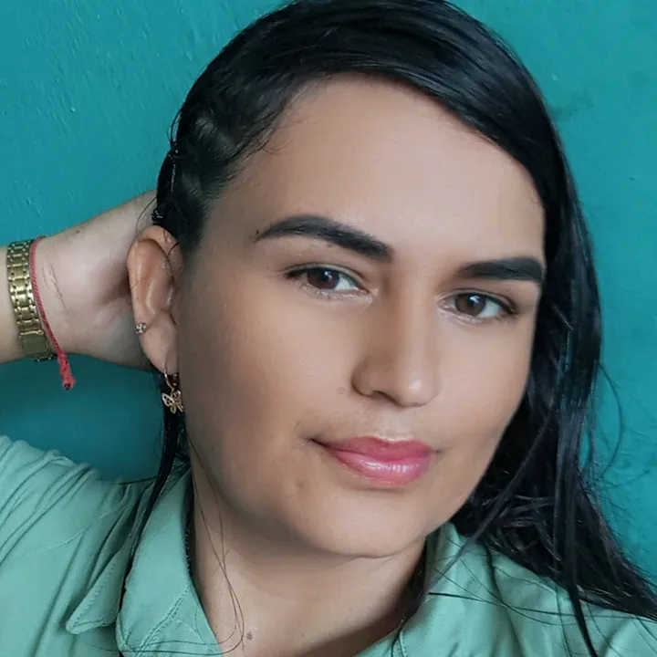 @anaviuche