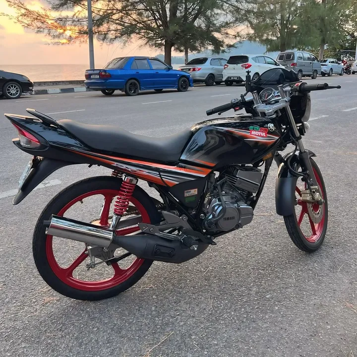hitam_oren747