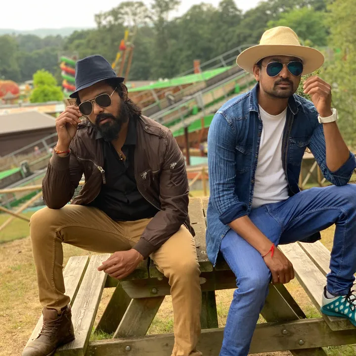 desi_77boys