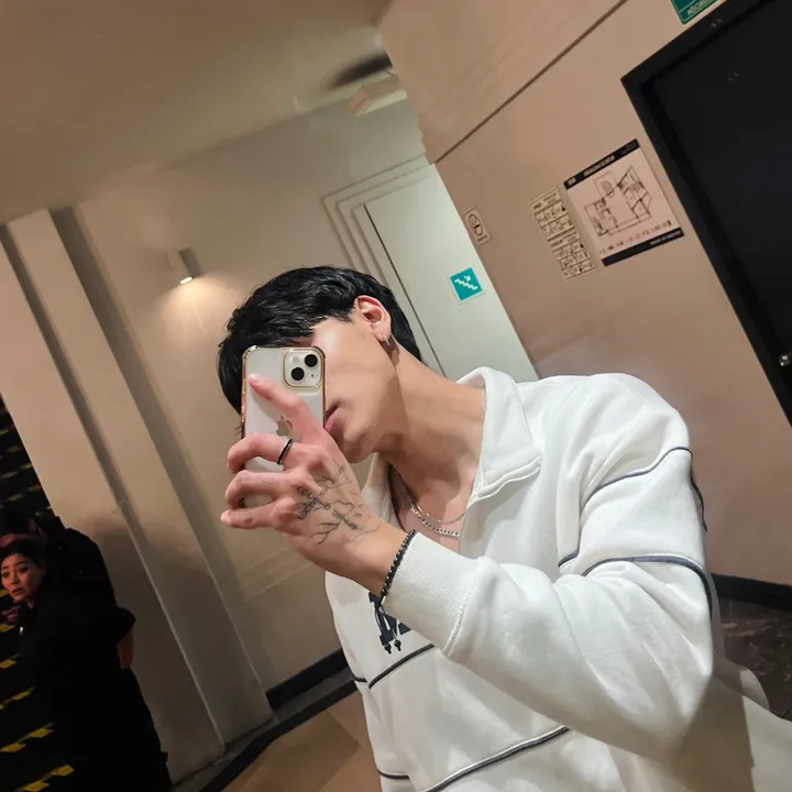 @maxelvb