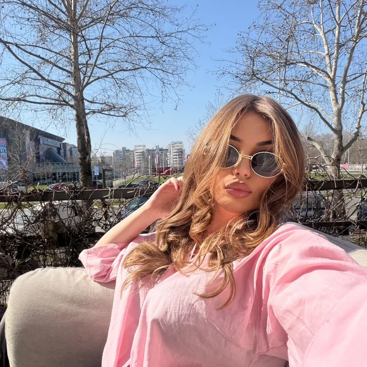 sara_keej