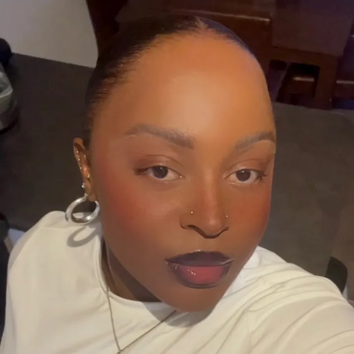 @amomodise_