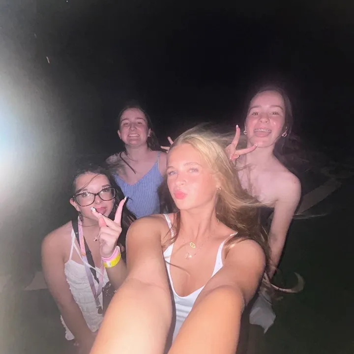 @_isabellafullerr