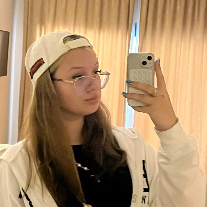 @vikaxxxwwz