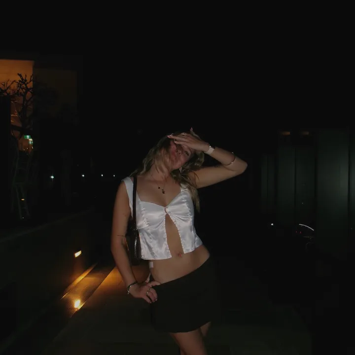 @isabelllarosee_