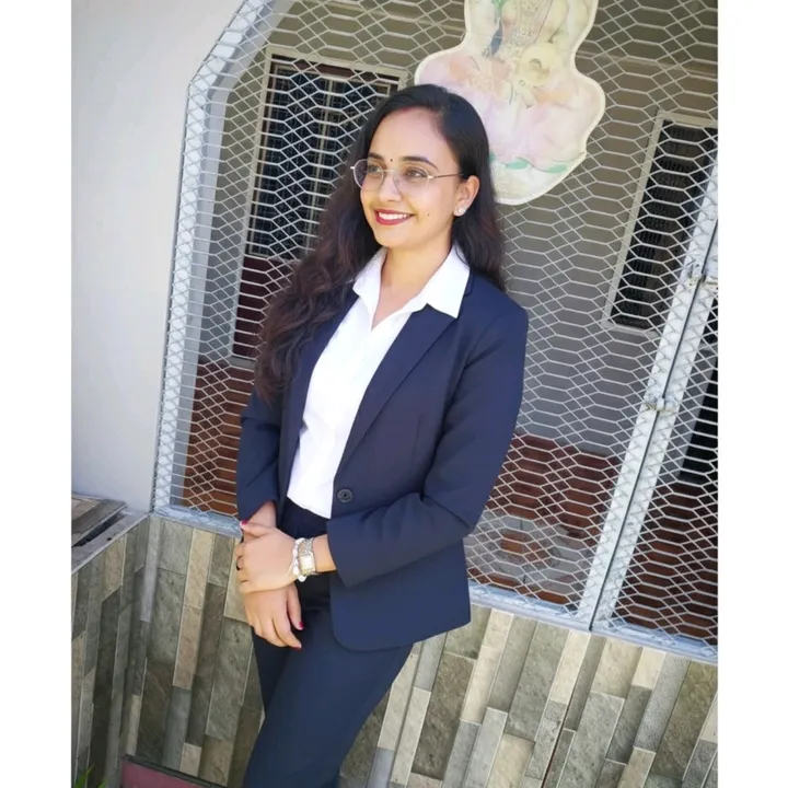 karishma_fjx96