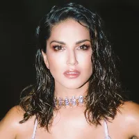 @sunnyleone