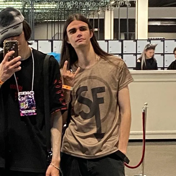 @larry_sallyface