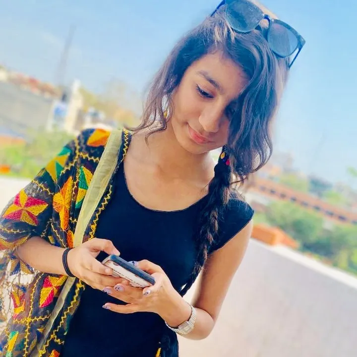 @simran_arora2