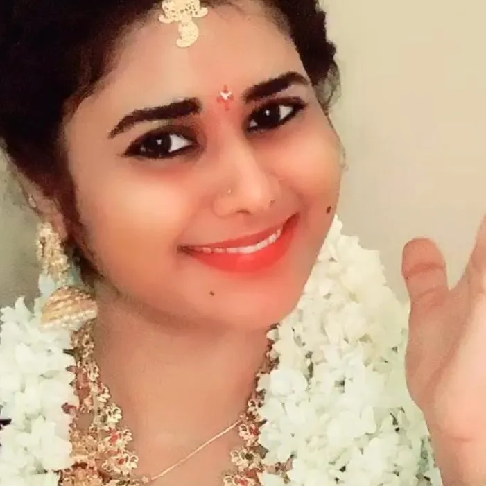 apple_shalini_zoyazinta