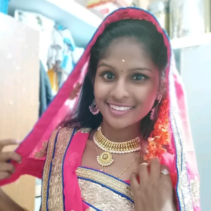 recent_beauty_queen_pavi