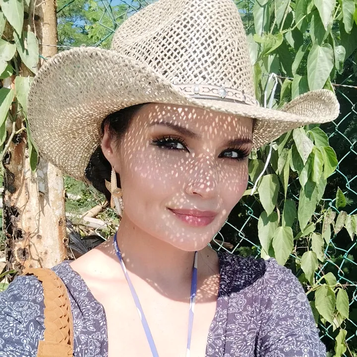 cheekbonespolvora