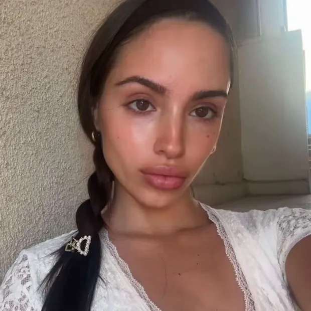 @hallie277_
