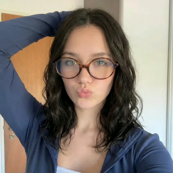 @isabelemavari