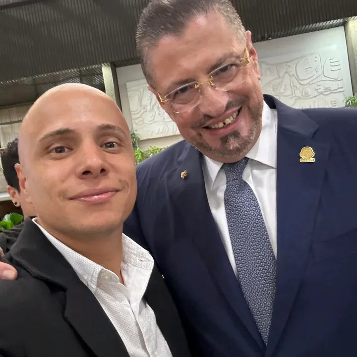 @tio_charly_cr