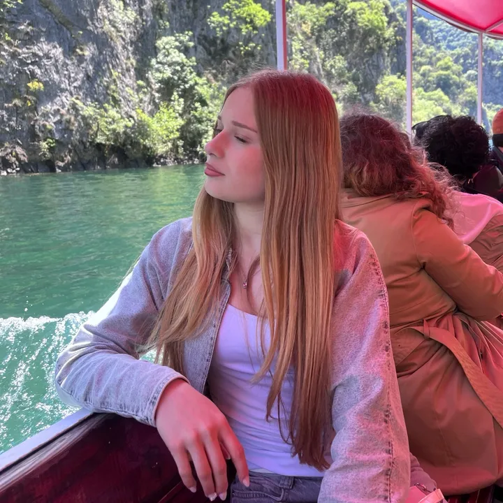 girl_m114