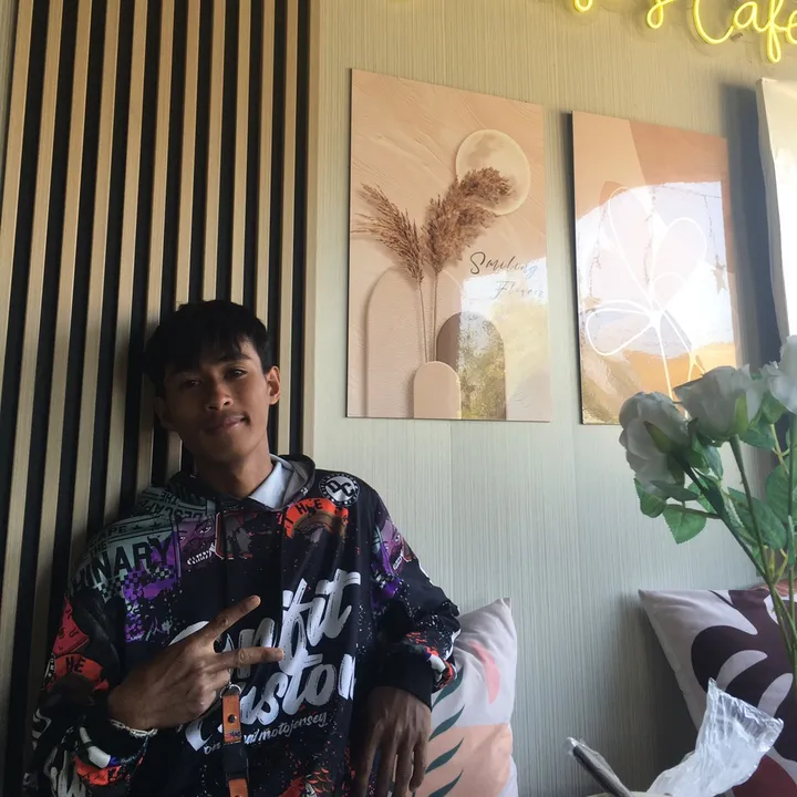 @whos.fren