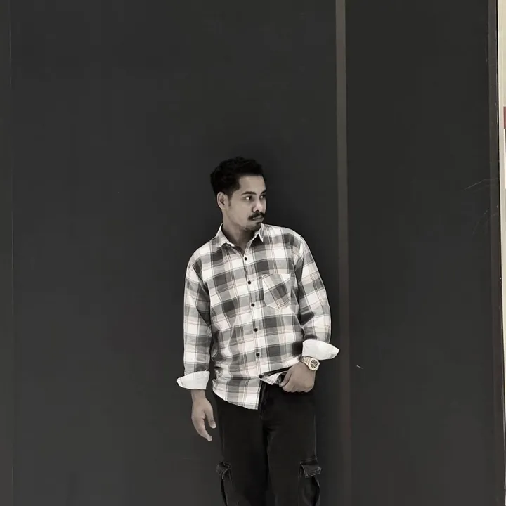 @mujeeblashari