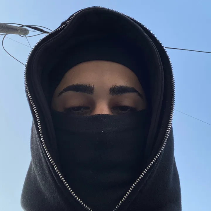 @v4hit_