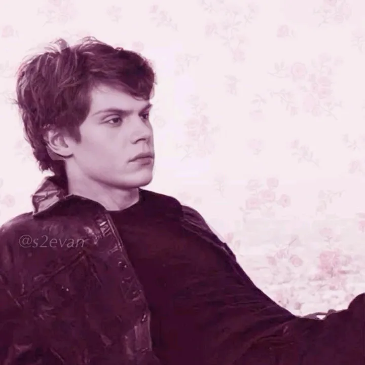 girl.evanpeters.w