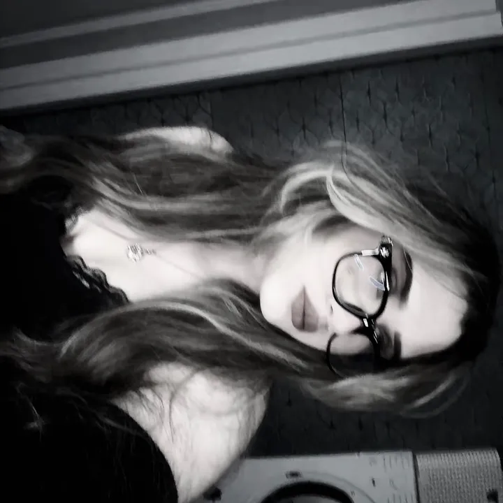 @eyelinn_