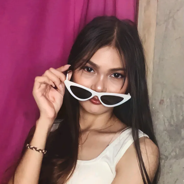 @randomlydeamor