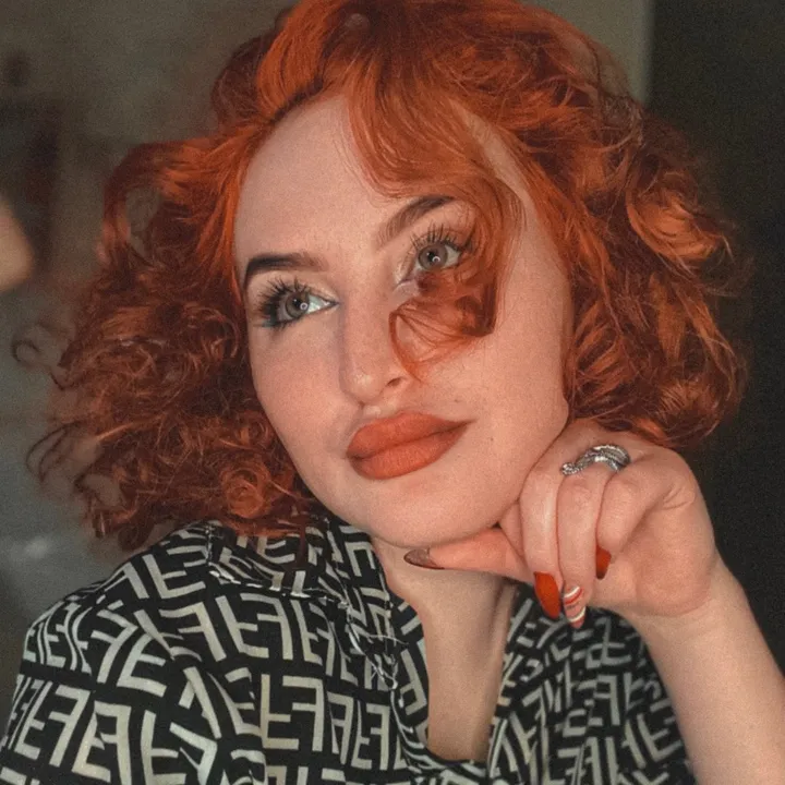 @_redhairred_