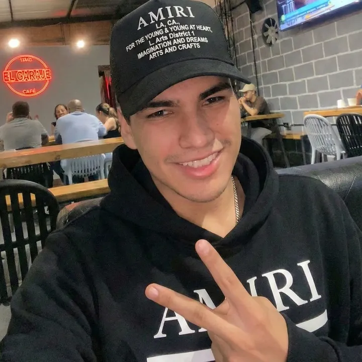 charlie_varon23