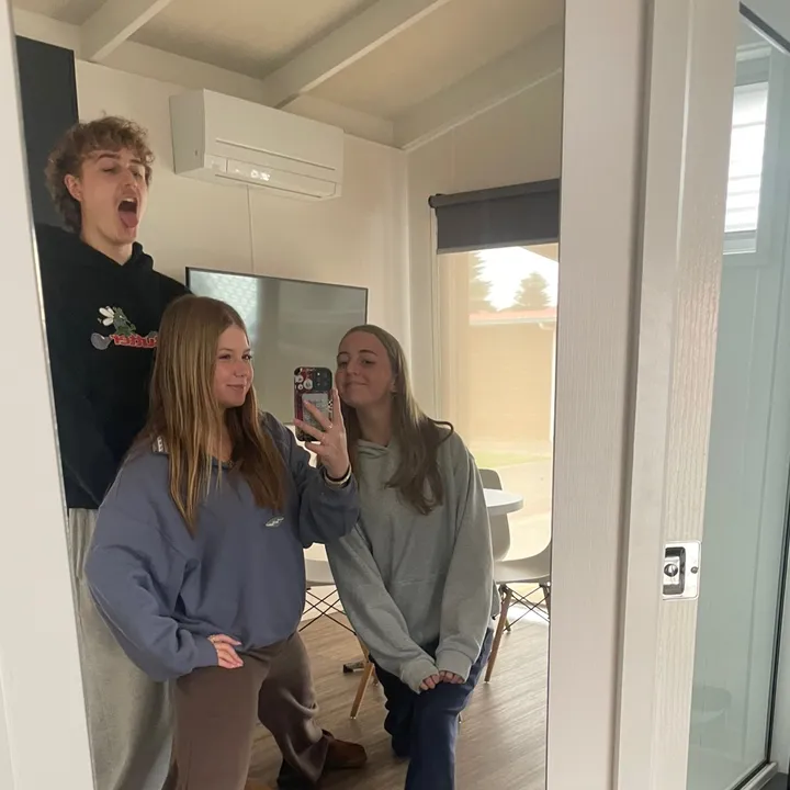 livvy_gall01