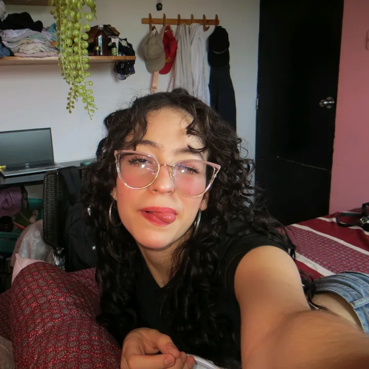 @andreaayum